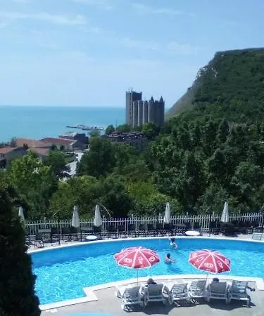 Hotel Хотел Каварна *